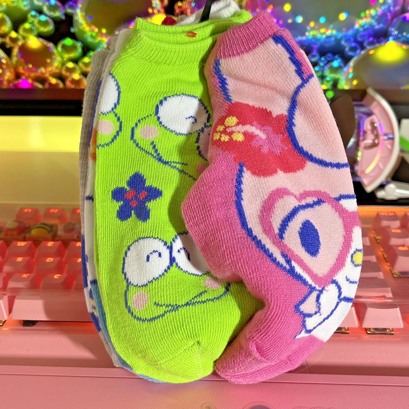 Sanrio Hello Kitty & Friends Socks Pink Glasses Flowers 2023 5 No Show Pack Pair — image 2 of 6